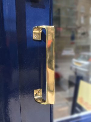 Offset Single Entrance Handle